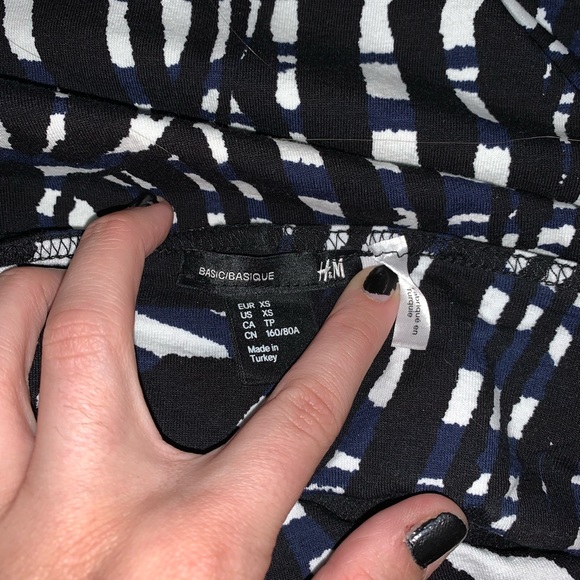 ⭐️HOST PICK⭐️ [XS]👚NWOT - H&M tube top - Picture 4 of 5